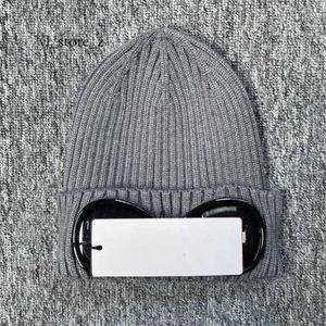 Projektant Dwie obiektywy okulary gogle czapki mężczyźni CP KNITED HATS CALS CAPS Outdoor Kobiety Niewiarygodne zimowe czapkę czapkę czarny szary maska ​​8664