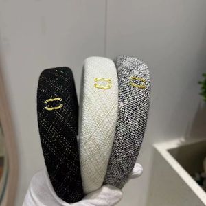 Märkesdesigner bokstav guld c pannband för mode kvinnor bredbrimmade förtjockar fjäderhårband headwrap tyg tyg tyg huvudkläder gata mode headcarf 3 colors