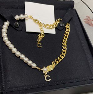 2024 Luxuriöse hochwertige Charm-Anhänger-Halskette mit Diamant- und Naturmuschelperlen in 18 Karat vergoldet mit Stempelbox-Halsband PS3810A
