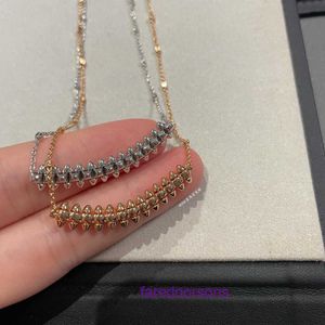 Partihandel carter designer halsband för kvinnor och män ny produkt nagel v guld hög upplaga män kvinnor älskare smycken krage kedja med original låda