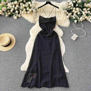 Casual Dresses Black Polka Dot Print Suspender Dress Women Summer Sexig ärmlös snörning Öppen rygg Hög midja en linje Midi Beach Party