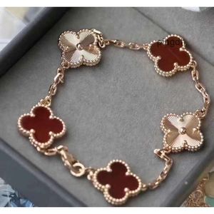 Designer Van Pulseira Quatro Folhas Trevo Pulseiras Cleef 2024 Novo Doublesided Fourleaf Cinco Flores Mulheres Titânio Aço Mão Jóias Presentes de Luxo para Namoradas HU