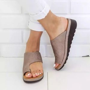 Mulheres sandálias de verão plataforma confortável sapatos planos sola senhoras casual macio grande dedo do pé sandália ortopédica bunion corrector chinelos 240117
