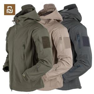 Ceketler YouPin Man Ceket Softshell Polar Ceket Açık Erkekler Rüzgar Geçirmez Su Geçirmez Termal Ceketler Yürüyüş Palto Kamuflaj Windbreaker