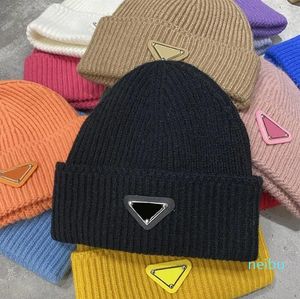 Tasarımcı Erkek Beanie Kış Düz Renkli Mektup Açık Kadın Beanies Bonnet Man Kafa Sıcak Kaşmir Örme Kafatası Kapağı Kamyoner Takılan Şapkalar Kova Şapkası