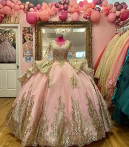 Abito da ballo rosa trasparente con scollo a O Abito stile Quinceanera per ragazza Abiti da festa di compleanno in rilievo con maniche lunghe con paillettes Vestido De 15 Anos