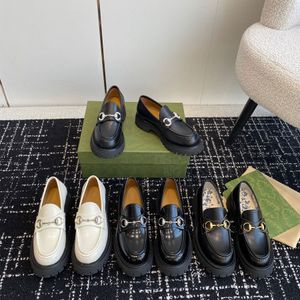 Toppkvalitetsplattform Loafers Womens Metal Rhinestone Buckle Leather Slip On Shoes Luxury Designer Dress Shoes Factory Factwear With Box