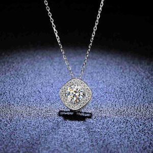 Lyxsmyckesdesigner T hänge halsband S925 Sterling Silver Pendant 1 Mosan Stone Necklace Silver Pendant Womens T Square Diamond Pendan BFSN