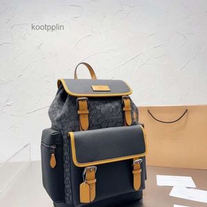 Designercoa Ch Lady and Men Nylon Men 2024coa Ch Designer Backpack Men Back Pack 잘 생긴 가벼운 가벼운 가벼운 영국 크로스 바디 스레즈 저항성 유명한 백팩 여행 가방 Coll 1y0s