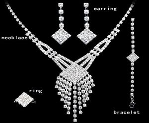 Set di quattro pezzi di gioielli Corona di nozze di cristallo Orecchini Collana Diademi Anelli Bracciale Accessori Copricapo di moda HT1224374128