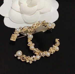 High Quality Double Letter Rhinestone Pearl Brooch Brass Pin Temperament Classic Fashion Versatile Women's Accessories