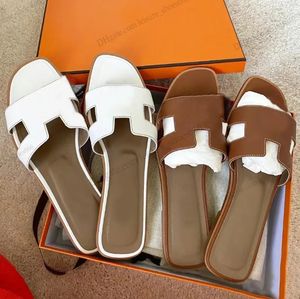 مصمم شرائح صندل Slippers Beach Classic Flat Sandal Luxury Summer Lady Leather Flops Flops