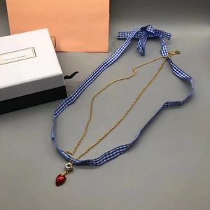 Smycken halsband vita pläterade 925 silver examen lyx varumärkesdesigners brev geometriska berömda kvinnor runda kristall strass guld 197