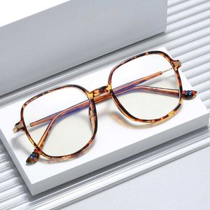 Nya stora ram Anti Blue Light Glass för män och kvinnor som är populära på Internet Koreanska version Enkla studenter kan utrustas med Myopia Flat -linser