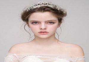 Charmiga strass tillbehör Sliver Crystal Wedding Crown Högkvalitativ Japan och Sydkorea Konstkronor för Bridal8587224