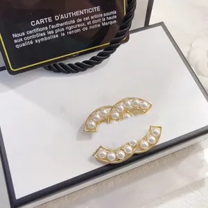 Tasarımcı Gold C Marka Lüks Broş Kadınlar Rhinestone İnci Mektup Broşlar Takım Pin Moda Takı Dekorasyonu Yüksek Kalite Aksesuarlar