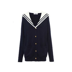 Designer kvinnors tröjor Miu Family Girl Autumnwinter New Commuter Academy Style logo dekoration marin krage cardigan stickad mmf709 60vc