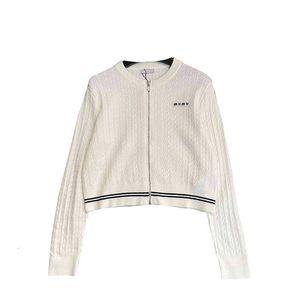 Projektantki Swetery damskie Nanyou High Edition MIU Family Shirt Damskie 23 Autumn Slim Slim Zipper Badge Krótka wełniana dzianina Kardigan K0py K0PY