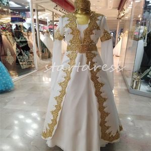 Wunderschönes türkisches weißes Hochzeitskleid 2024 mit goldener Spitze, A-Linie, bodenlang, pakistanisches marokkanisches Langarm-arabisches Brautkleid, Vintage-muslimisches Brautgewand von Mariee