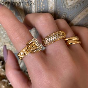Ny full pave kubisk zirkonchunky croissant kvinnor mässing smycken 18k guld pläterad moissanite diamant vigselring