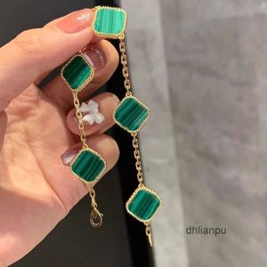 Tasarımcı Charm Bilezikler Van Dört Yaprak Yonca Cleef Bilezik 15mm Vintage Alhambras Dört Yaprak Kolye Kadın Stili 18K Altın Acate Kabuk Pear-of-Pearl Weddin