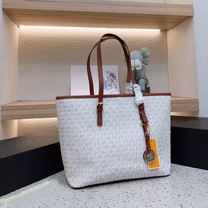 2024 Luxury Designer Bag Classic Women M Tote Bag Fashion K Letters Handväska Cross Body Shoulder Bag Big Capacity Messenger Tote Fullkorn Litchi Clutch Purse