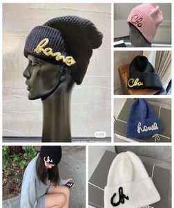 Designer stickad hatt bronsande glänsande bokstäver beanie vinterkapslock pärldekoration stickade hattar skidor utomhus vindtät och varm mycket ni8139280