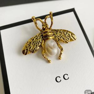 Brooches style glass bee neckpin versatile fashion popular Brooch fashion designer broche jewelry for mens womens bijoux cjewelers