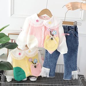 Herbst Koreanische Kinder Mädchen 3PCS Kleidung Set Peter Stift Kragen Tops Gepatchte Blumen Stickerei Weste Spitze Saum Jeans Kinder mädchen Anzüge 240117