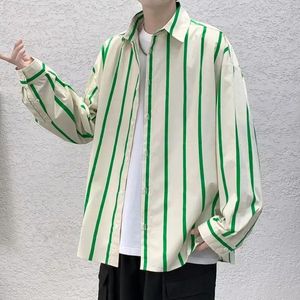 Camicie casual da uomo 2024 Autunno Trendy Brand Allentato Retro Silhouette Caduta Spalla Verde Striscia verticale Camicia a maniche lunghe Tendenza