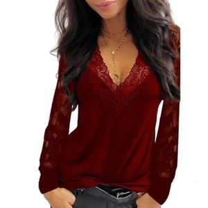 Żeńskie topy pullover seksowne kobiety Deep V szyja koronkowe wykończenie Wygląd przez bluzkę z długim rękawem Bluzka z litymi vintage bluzka 240117