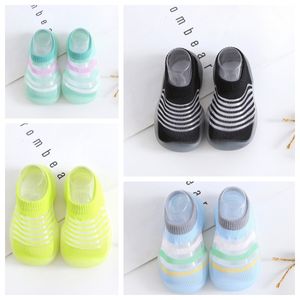 2024 Yeni İlk Yürüyüşçüler Yaz Kız Çocuk Çocuk Sandalet Bebek Ayakkabı 1-4 Yaşındaki Toddler Terlik Softy Sole Alt Çocuk Tasarımcı Ayakkabı Slip