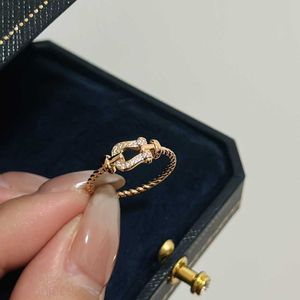 MWFM Band Pierścienie luksusowe markę marki projektant S925 Srebrny koni but buteczek blokada pierścionka dla kobiet biżuteria ślubna