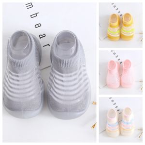 2024 NYA FÖRSTA WALKER SOMMER GIRLS BOYS KID SANDALER BABY SHOES 1-4 år gamla småbarn Slippare mjuka ensamma botten barn designer skor non-slip