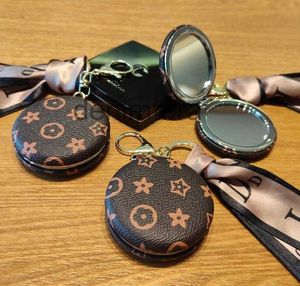 Fashion Design Leather Small Round Mirror Key Rings Keychains Women Portable Mini Folding Home Pocket Makeup Mirrors Chains Bag Pendent Charm Hanging Gift LLT8