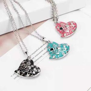Naszyjniki wiszące Opłata za jak Koreańskie wisiorek w kształcie serca Naszyjniki dla kobiet Kreatywne różowe niebieskie czarne olejki metalowy naszyjnik mody biżuteria j240118