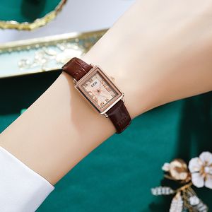 Orologio da donna al quarzo impermeabile con cintura in bambù all-in-one, piccolo piatto quadrato in stile retrò romano da donna