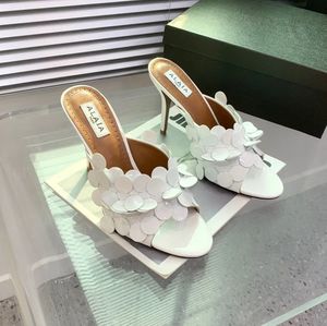 2024 Nova Pétala Decoração Mules Chinelos Sandálias Stiletto Slides Open Toe Sapatos Femininos Designer de Luxo Couro Vestido Sapato Sola Sapatos de Noite Calçados de Fábrica