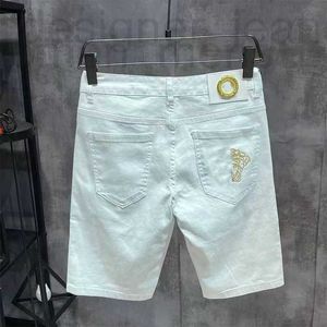 Męski projektant dżinsów Summer Nowe medusa Denim Shorts Pure White Dżinsy dla mężczyzn Elastyczne ciasne dopasowanie Slim Wszechstronne proste Środkowe Środkowe Spodnie B1TI XI45