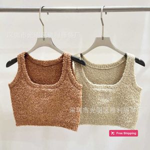 مصممة للنساء دبابات Camis Miu عائلة عالية الإصدار 24 ربيع السلع الأوروبية الجديدة MAILLARD SERIES LAMB HAIR LETTER TOPR TOP TOP مع TOP FOR Women 9RF8