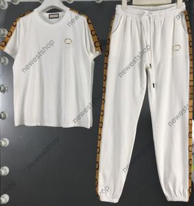 24SS Europe Designer Damen Tracksuits Luxus Kurzarm Sportanzug Streetwear Shouler mit Briefdruck Tracksuit Frauen Schwarze weiße atmungsaktive Sportanzüge