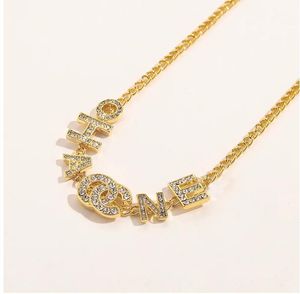 Modedesigner hänge halsband rostfritt stål klassiskt geometriskt brev kristall strasshalsband kedja kvinnor bröllop smycken tillbehör