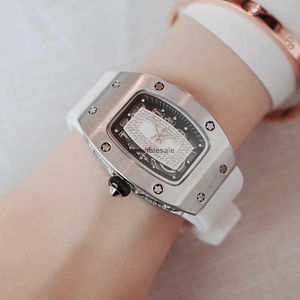 أزياء جديدة Tiktok Sports Leisure Silicon Tape Tape Calendar Barrel Barrel Watch Female مقاومة للماء