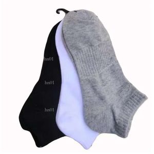 Strumpor för män tofflor Ingen show Sock Cotton Material Underwear Sports Athletic Geometric Mönster Cotton Fashion Casual Lämplig för vårens höst Black White 884