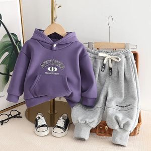 Koreansk höstvinter småbarn pojke 2st kläder set brev hoodies dragstring broderi joggare pant barn pojke trackoutfit 240117