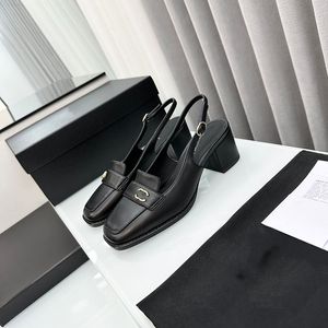 Tasarımcı Yüksek Topuklu Boş Çörek Kadınlar Patent Deri Tıknaz Elbise Ayakkabı Metal Takı Saç Partisi Elbise Düğün Ayakkabı Kare Ayak Tepe Sandals35-39