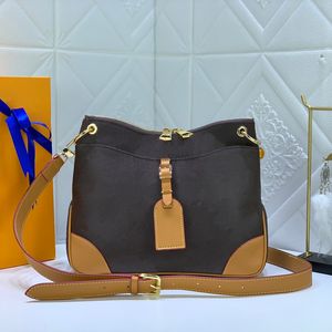 Bolsa crossbody ao ar livre moda feminina clássico impressão design metal logotipo pendurar tag decoração versátil bolsa de ombro com código de série