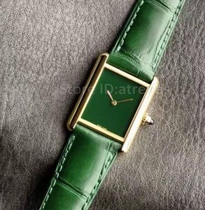 トップスタイリッシュなクォーツウォッチ女性ゴールドダイヤルサファイアガラスレッドブラックグリーンクロコダイルレザーストラップ腕時計