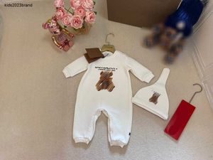 Nowe niemowlę Jumpsuits Comfort Boys Bodysuit Sets Rozmiar 59-90 lalki Niedźwiedź nadruk Nowonarodzony kolor i kapelusz spiczasty Jan20