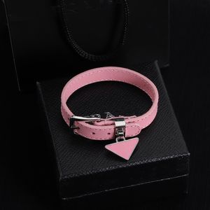 Novo estilo de titânio aço corrente pulseira pulseira charme pulseiras com pulseiras de couro superior mulheres designer de luxo presente carta P não desbotamento jóias